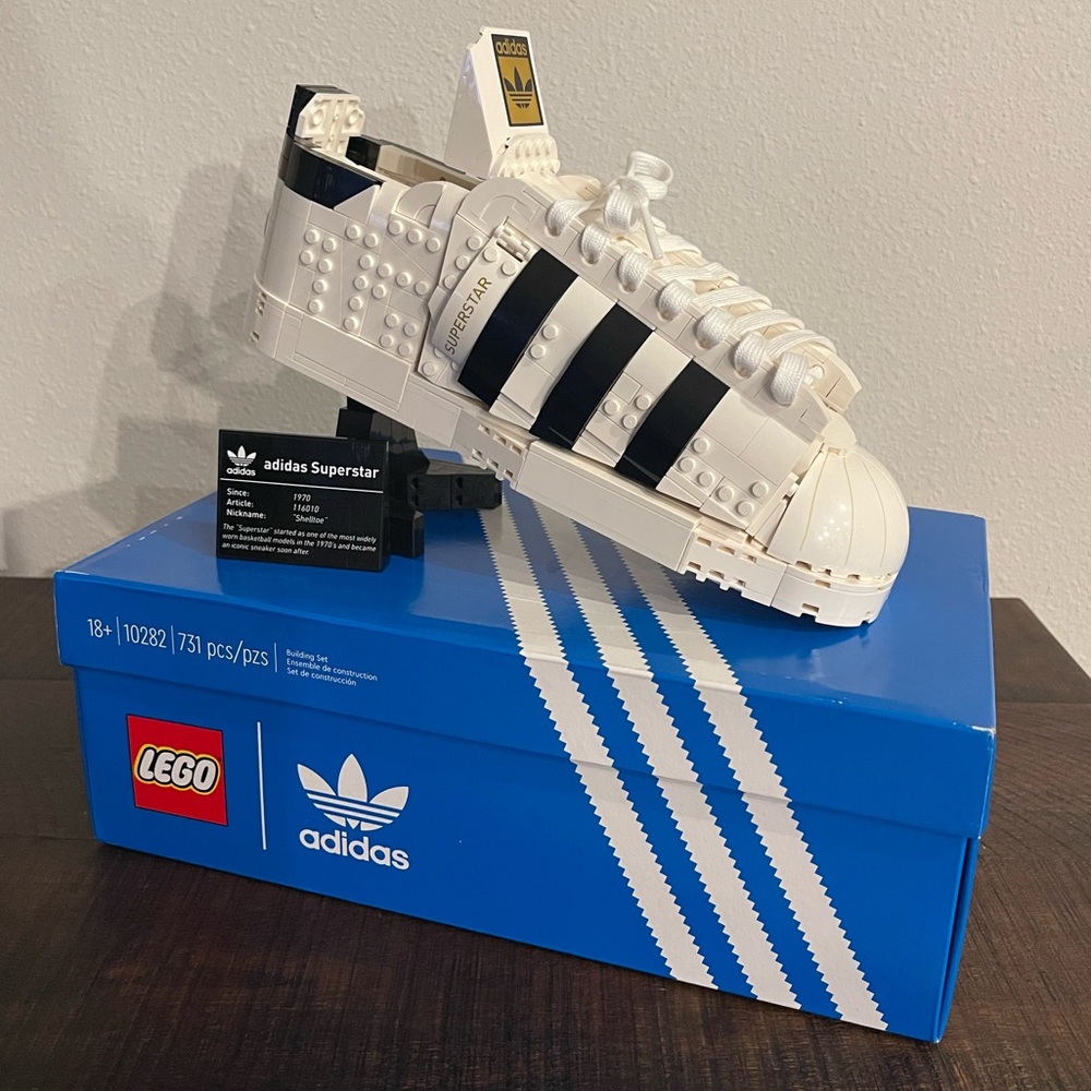 Lego *RETIRED* 10282 Adidas Originals Superstar 731 pcs Ages 18+